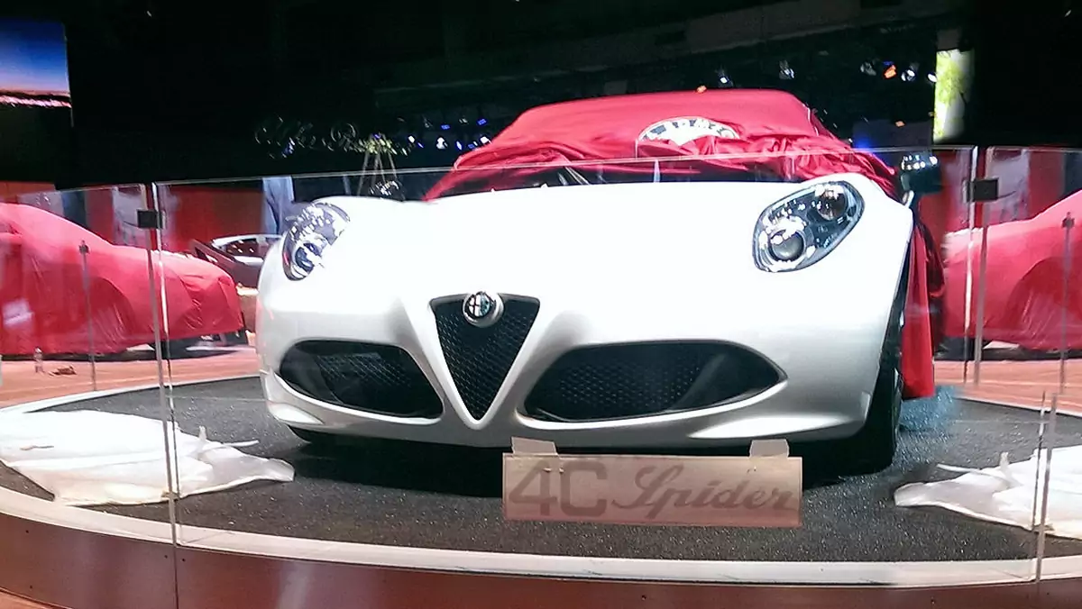 Alfa-4C-Spider-1200x800-0d76f8d5829f1b40