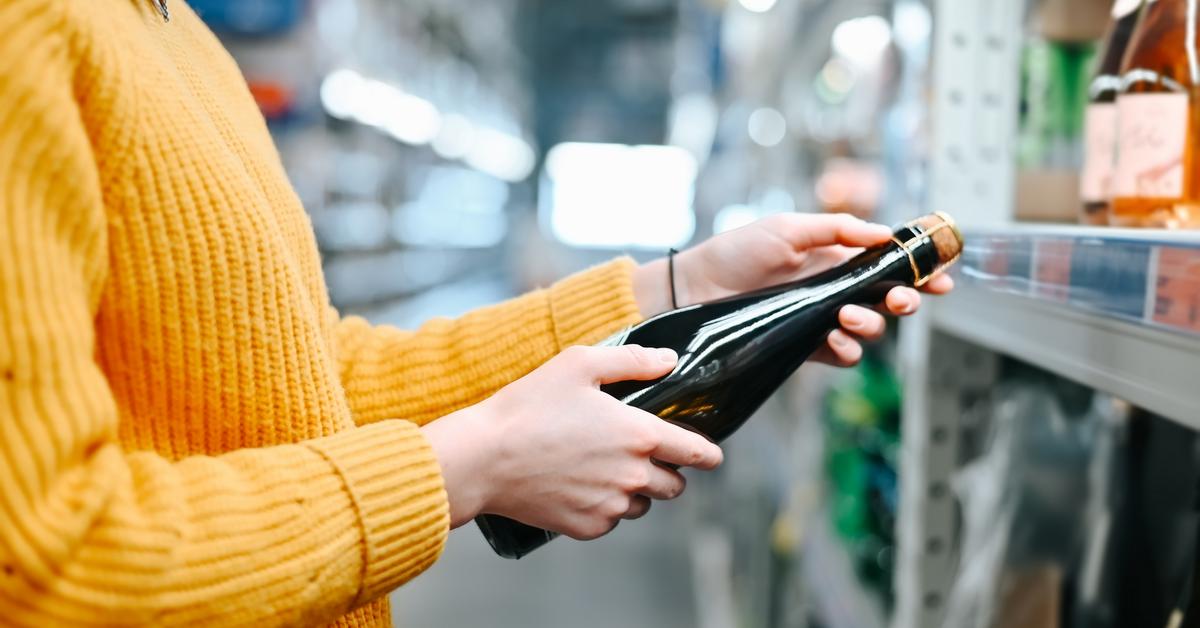 Gdzie w Europie można kupić alkohol na stacjach benzynowych? Są kraje gdzie jest to surowo zabronione