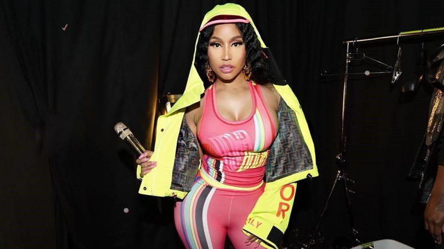 Csoda, hogy nem törölte az Instagram Nicki Minaj születésnapi meztelenkedését - Fotók