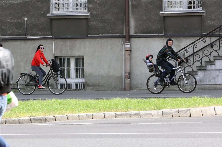 Kowalska pedałuje z rodziną. Foto