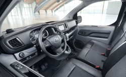 Toyota PROACE z gwarancją na milion km i nie tylko do pracy