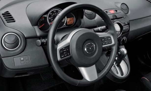 Zmodyfikowana Mazda2 zadebiutuje w USA, by trafić do Europy