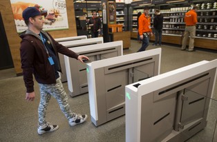 Otwarto Amazon Go, pierwszy sklep bez kas. Jak to działa? [ZDJĘCIA]