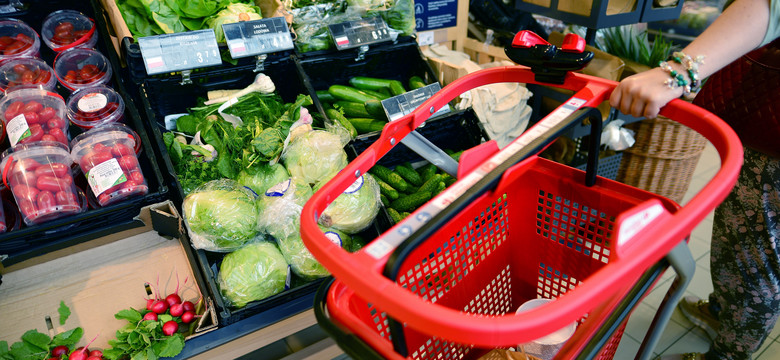 Polacy boją się podwyżki VAT na żywność. Ekspert tłumaczy, co może uratować portfele