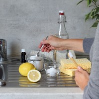 Nem hiszi el, mennyire hatásos! Így használja a szódabikarbóna és a hidrogén-peroxid párosát