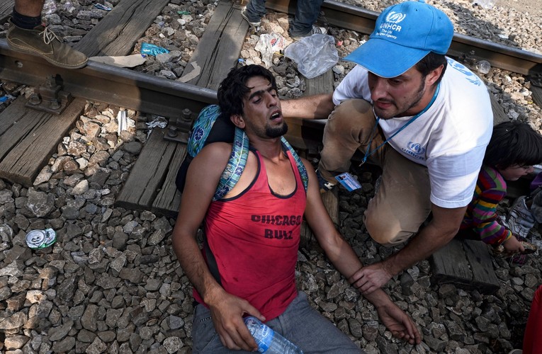 Koszmar uchodźców. Tysiące imigrantów kontra policja na granicy grecko-macedońskiej