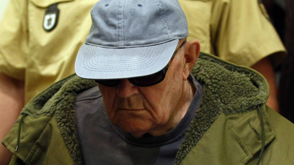 91-letni John Demjanjuk, skazany na karę 5 lat pozbawienia wolności za udział w zagładzie Żydów w Sobiborze, zostanie zwolniony z aresztu z powodu zaawansowanego wieku — orzekł sąd w Monachium. Obrona zapowiedziała apelację od wyroku skazującego.