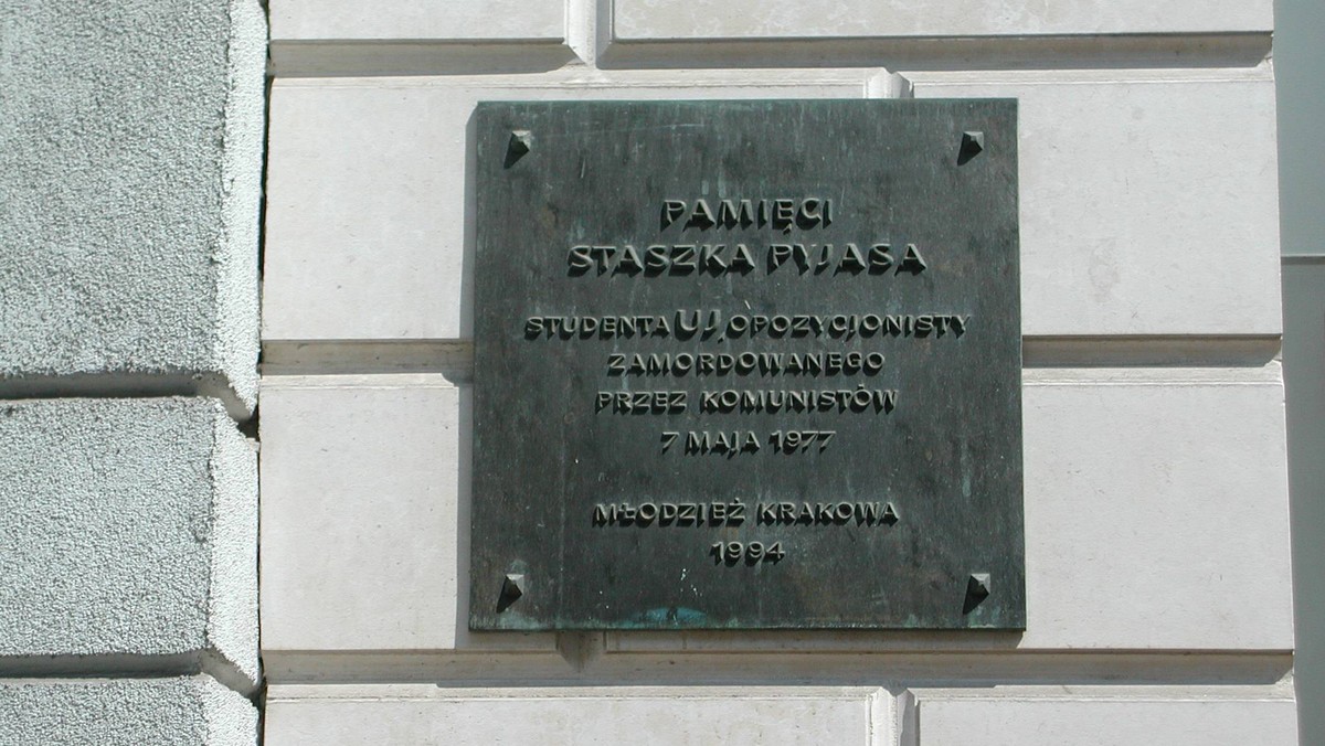 Łódzka prokuratura zbada sprawę wniesioną przez siostrzenicę Stanisława Pyjasa, która nie zgadza się z opinią biegłych o przyczynach śmierci Pyjasa. Jej zdaniem opinie biegłych miałyby być sfałszowane.