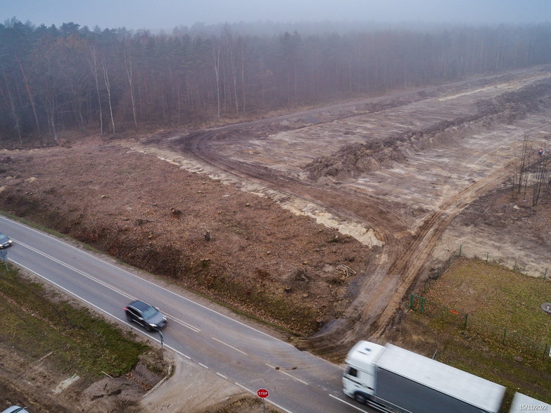 Budowa drogi ekspresowej S-1 - odcinek węzeł Oświęcim - Dankowice - zdjęcia z drona - 15.11.2022 - autor: GDDKiA