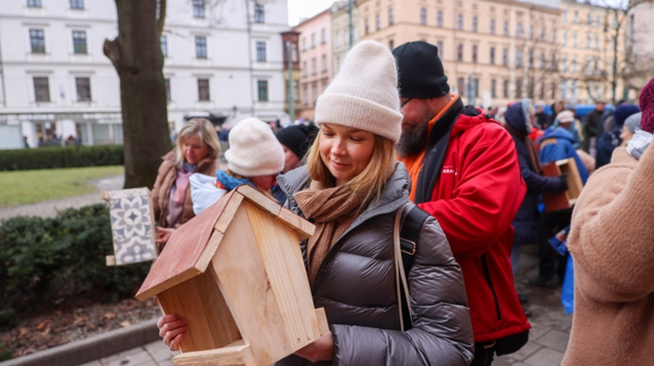 Doroczne rozdawanie budek w Krakowie trwa od 9 lat. Nie odbyło się tylko raz, w 2021 r., ze względu na pandemię koronawirusa.