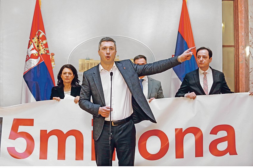 Poslanici dela opozicije koji bojkotuju rad skupštine svakog dana organizuju konferenciju za novinare u holu parlamenta