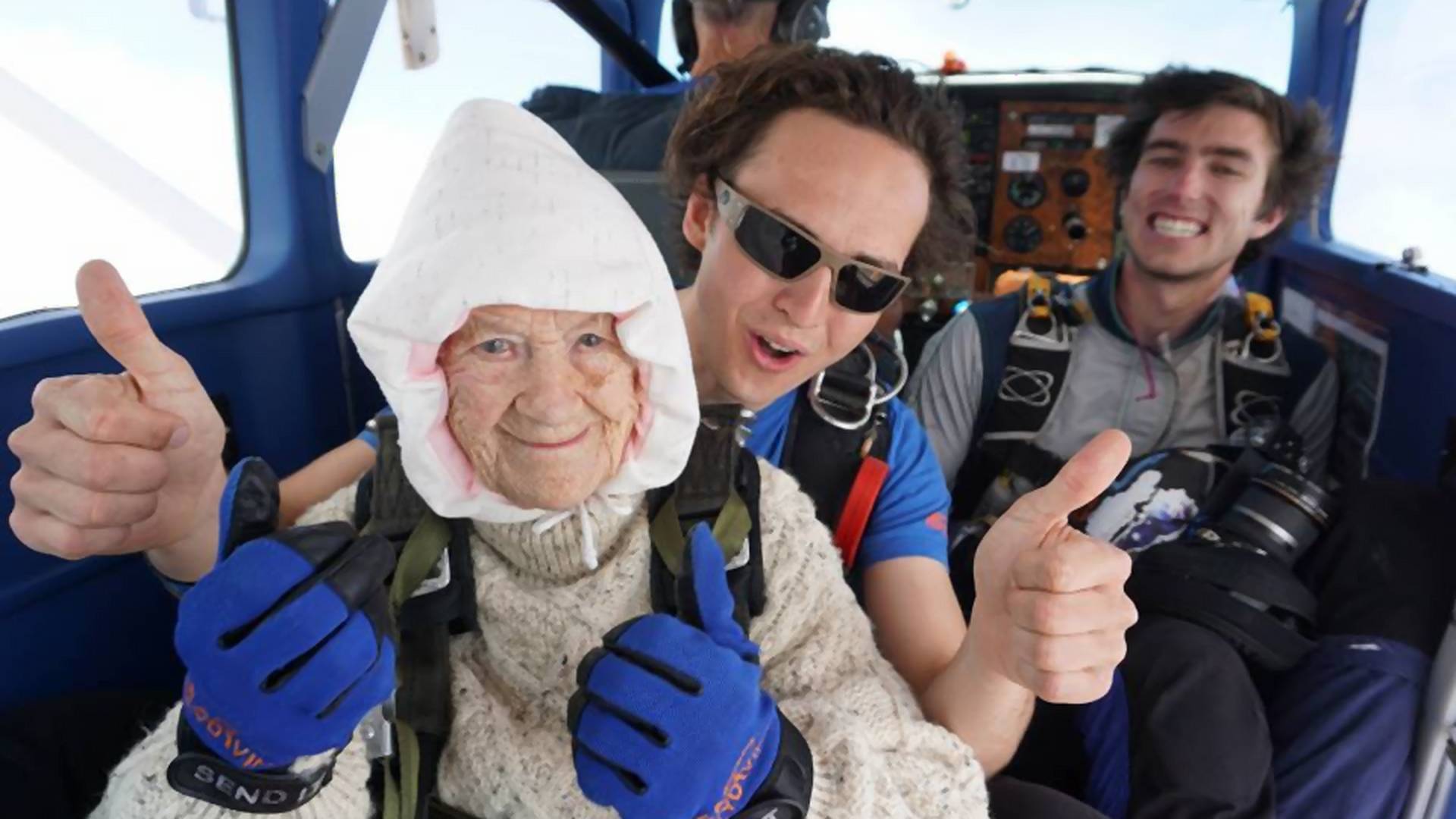 102-latka skoczyła ze spadochronem - pobiła światowy rekord i ma ważne przesłanie