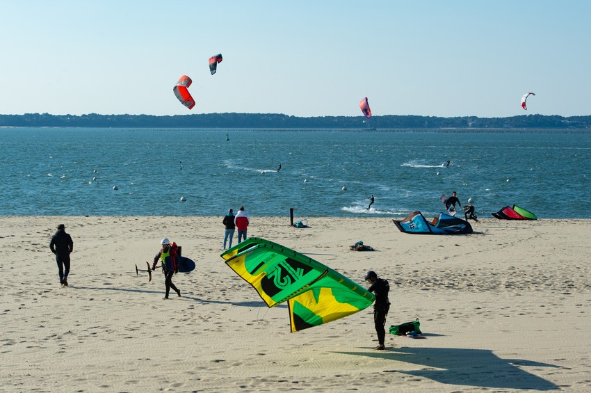 Retki posetioci plaže u Arkašonu na jugozapadu Francuske