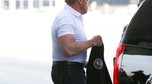 Arnold Schwarzenegger na lotnisku w Los Angeles