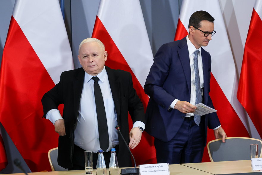 Prezes PiS Jarosław Kaczyński (L) i poseł PiS Mateusz Morawiecki (P) podczas posiedzenia Zespołu Pracy dla Polski