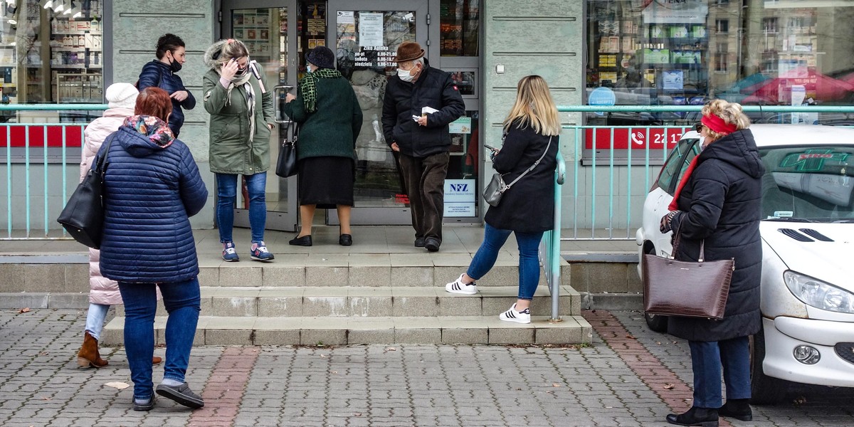 Kolejka do apteki w Warszawie