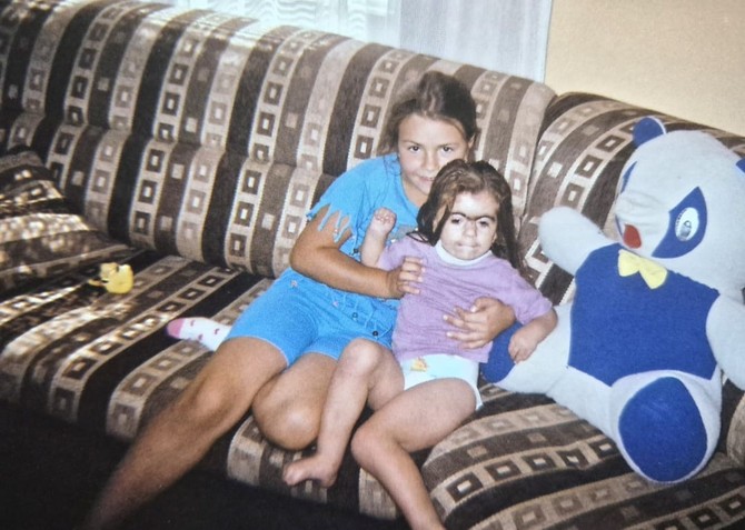 Jasmina i Jovana u detinjstvu: Samo dve godine razlike i bliskost koja traje do danas