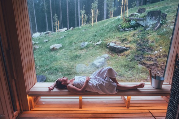 Ručak za 800 dinara, smeštaj za oko 2500 dinara! Termalna voda i netaknuta priroda privlače turiste iz regiona u ovu srpsku "banjicu"