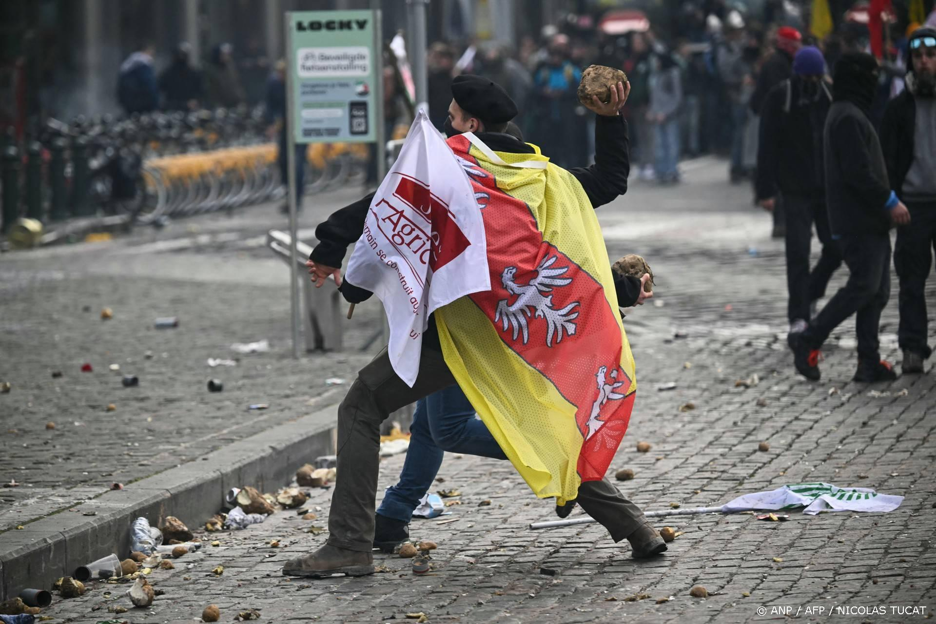 Boerenprotest in Brussel escaleert: 13 arrestaties, vier gewonden, 50 ton afval