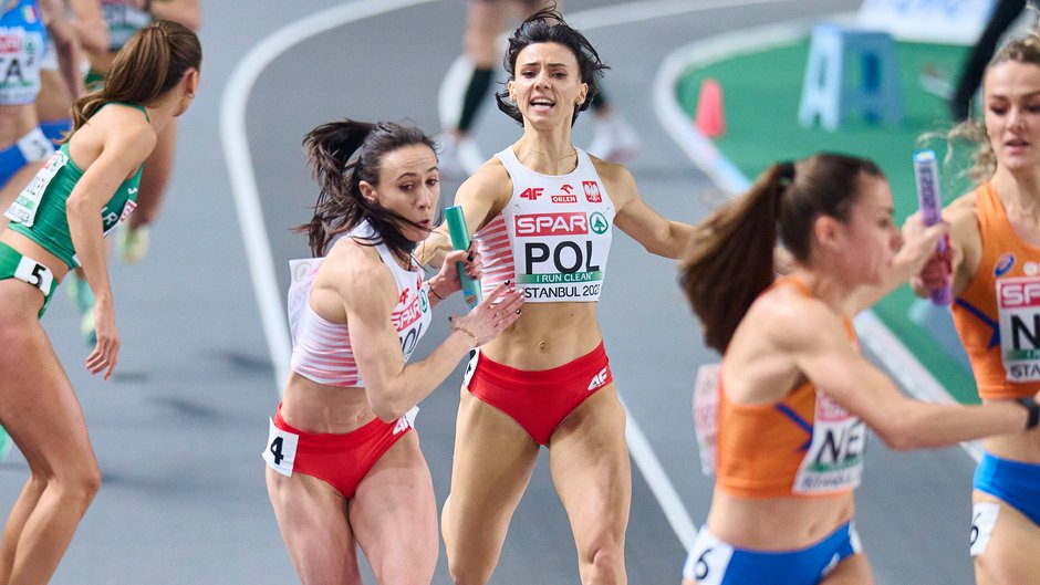 Anna Kiełbasińska i Marika Popowicz-Drapała w finale sztafety 4x400 m podczas HME 2023 w Stambule