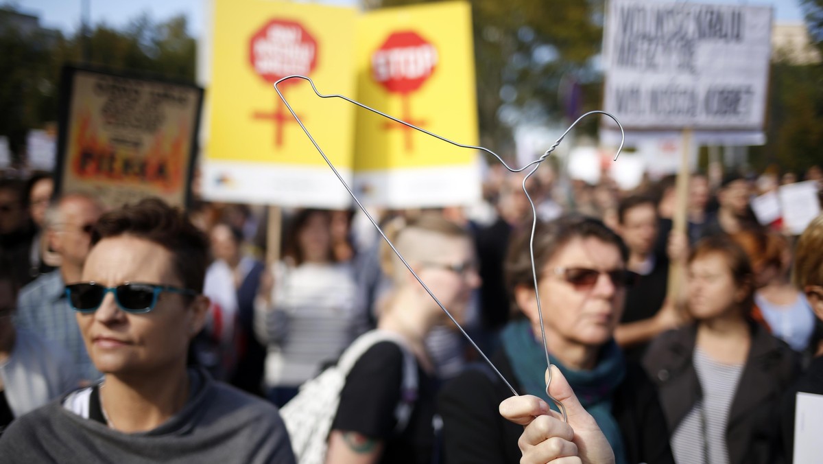 Ratujmy Kobiety aborcja demonstracja pod Sejmem feminizm kompromis aborcyjny