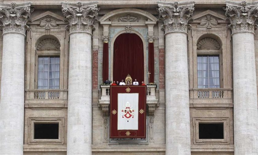 Papież modli się o pokój. Benedykt XVI modli się o pokój