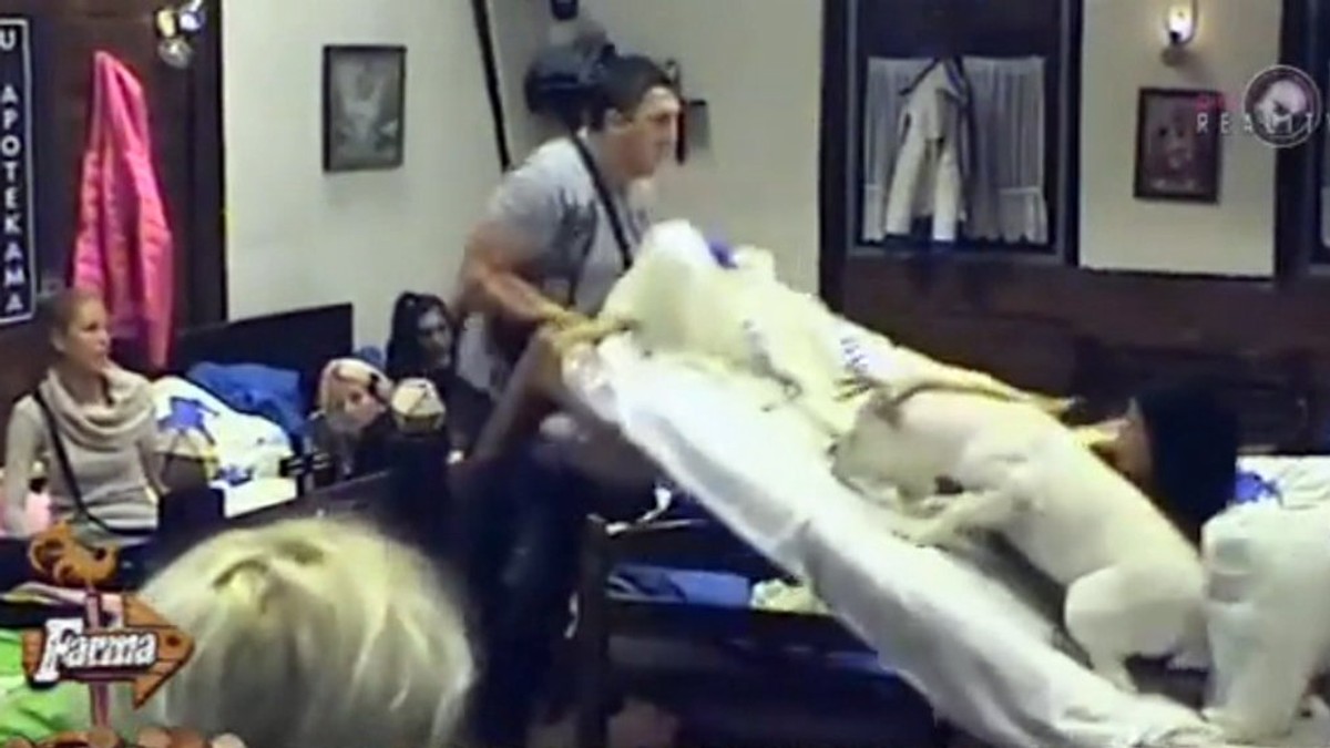 676739_kris1-foto-tv-pink