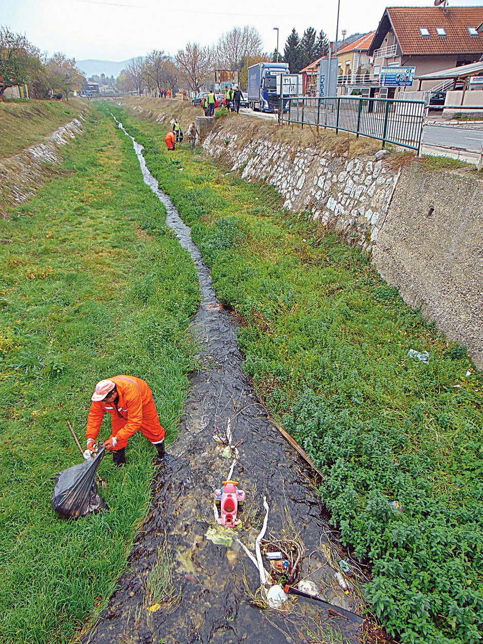 U akciji su učestvovali volonteri, radnici komunalnog preduzeća...