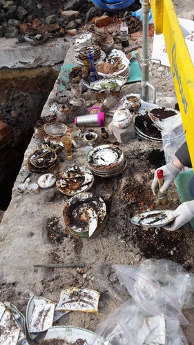 'SKARBY' WYKOPANE PRZY UL. WIEJSKIEJ, OBOK SEJMU