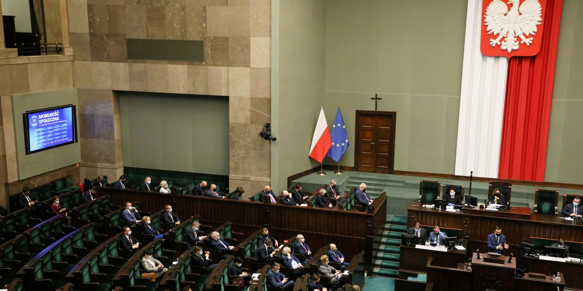 Głosowanie ws. ustawy likwidującej OFE spadło z porządku głosowań posiedzenia Sejmu. Rząd planował, że ustawa wejdzie w życie z początkiem czerwca. Kolejne posiedzenie Sejmu ma odbyć się w drugiej połowie maja.