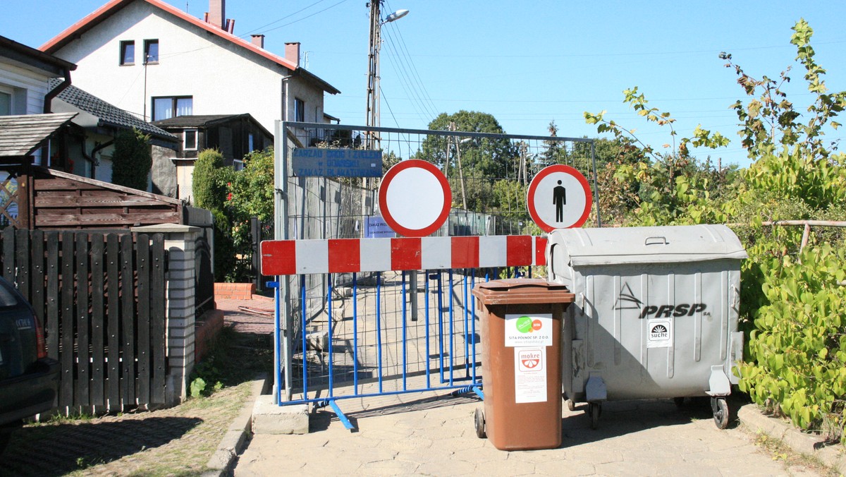 W środę w wyniku awarii wodociągowej osunęła się skarpa oraz droga przy ul. Kolonia Anielinki na gdańskim Chełmie. Sieć wodociągowa została zniszczona, a mieszkańcy obawiają się, że będą musieli zostać ewakuowani.