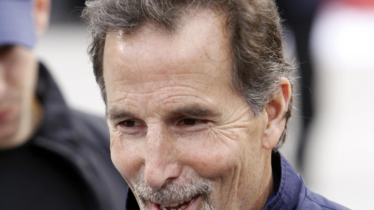 John Tortorella trener New York Rangers będzie musiał zapłacić 30 tysięcy dolarów grzywny za wyrażenie krytycznych uwag pod adresem ligi NHL i arbitrów spotkania nazywanego Zimowym Klasykiem. Mecz wygrali Strażnicy 3:2 górując nad Philadelphia Flyers.