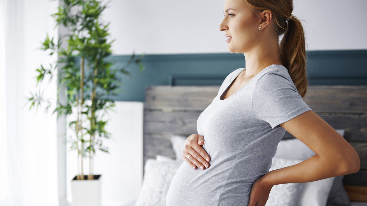 Ból pleców w ciąży - jakie dolegliwości najczęściej towarzyszą przyszłej mamie?