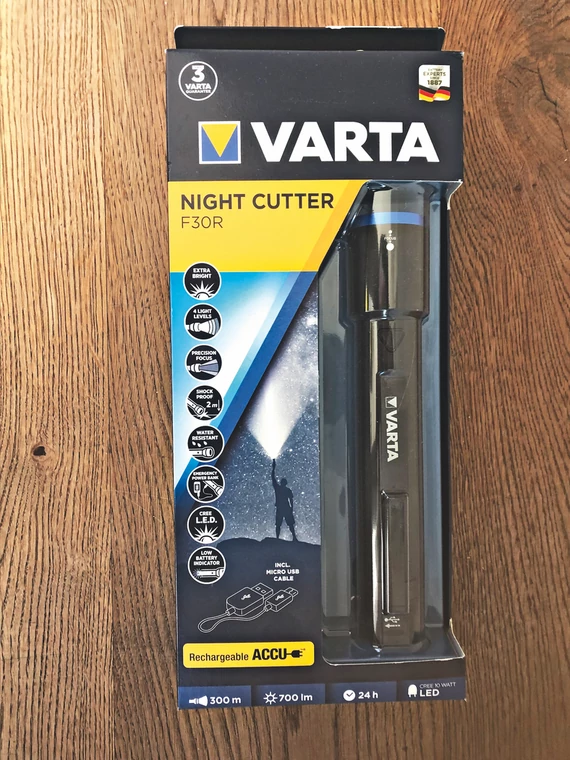 Test latarek LED: Varta Night Cutter
