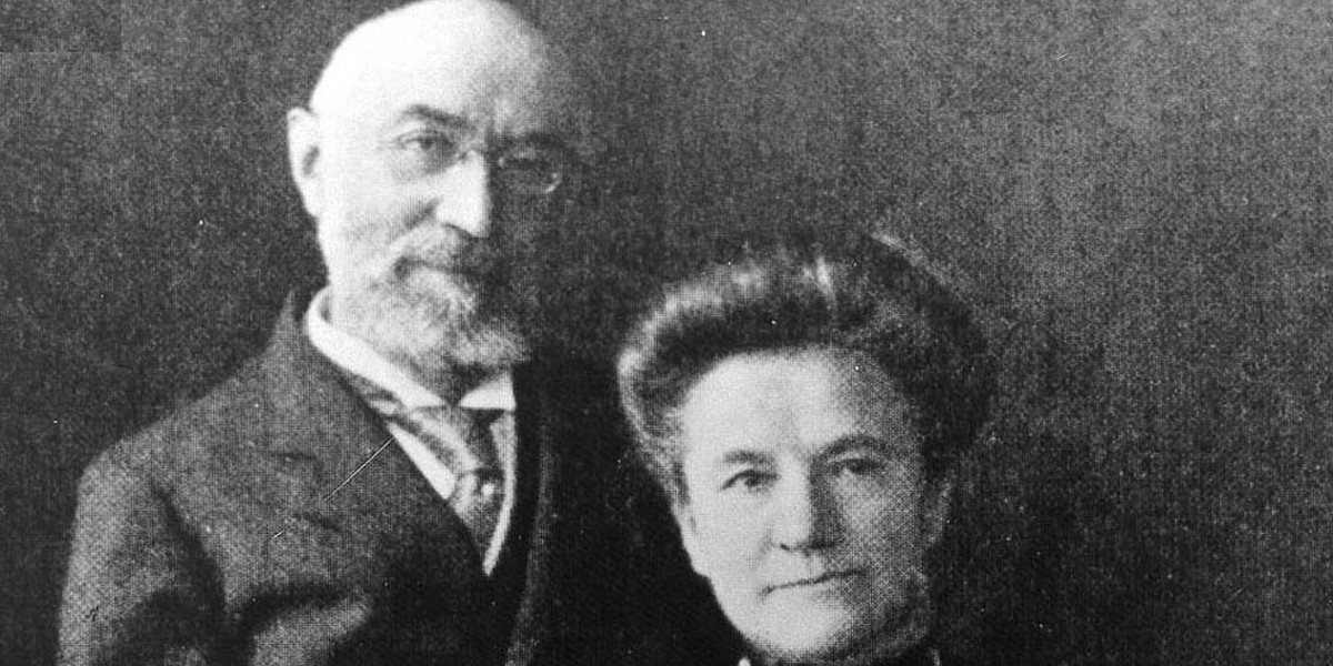Izydor i Ida Strausowie byli małżeństwem przez 41 lat. Ich pełne miłości i honoru życia zakończyły się dokładnie 110 lat temu, podczas zatonięcia „Titanica”. 