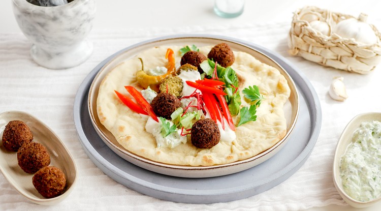 Gyors és egészséges: vöröslencsés falafel házi lepénykenyérrel Fotó: Annuskám