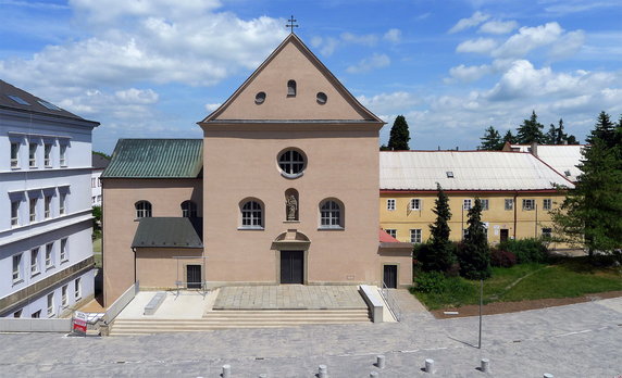 Chrudim Kościół św Józefa, muzeum rzeźb barokowych