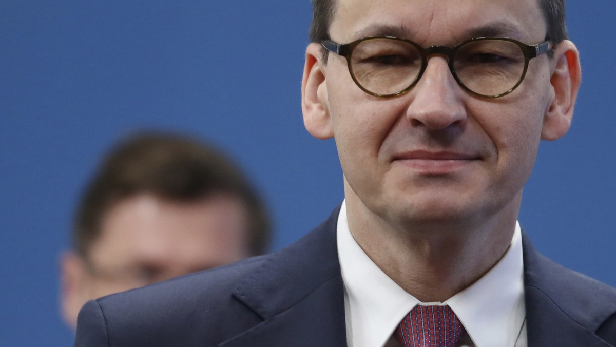 Zapowiedź Morawieckiego, dotycząca wprowadzenia tzw. podatku estońskiego, została przyjęta z entuzjazmem przez komentatorów. Ja również byłbym daleki od jej krytyki, gdyby nie stała w jawnej sprzeczności z dotychczasową praktyką polskiego prawodawstwa podatkowego czterech ostatnich lat. A ta jest następująca: zamiast upraszczać podatki i zmieniać sposoby rozliczeń tak, by nie wymagały dużo pracy od podatnika, w ostatnich latach ustawodawca obarcza polskich przedsiębiorców coraz to nowymi obowiązkami sprawozdawczymi i wprowadza rozwiązania skutkujące tym, że zamiast oszustów płacą uczciwi - pisze dla Klubu Jagiellońskiego ekspert Centrum Analiz Klubu Jagiellońskiego ds. podatków Łukasz Kempa.