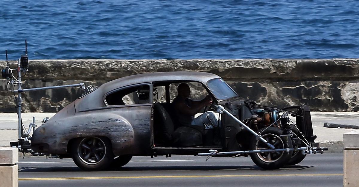 Płoną auta na Kubie, czyli "Szybcy i wściekli 8" podglądani na planie  [ZDJĘCIA] - Dziennik.pl