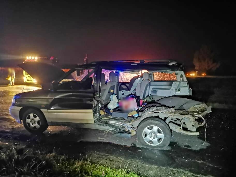 Az oldalról érkező traktor szinte kitépte a Mazda oldalát, pont ott, ahol a gyermek ült/Fotó: 112 Press