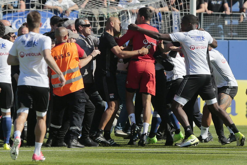 Bastia – Olympique Lyon: kibice zaatakowali Macieja Rybusa i kolegów