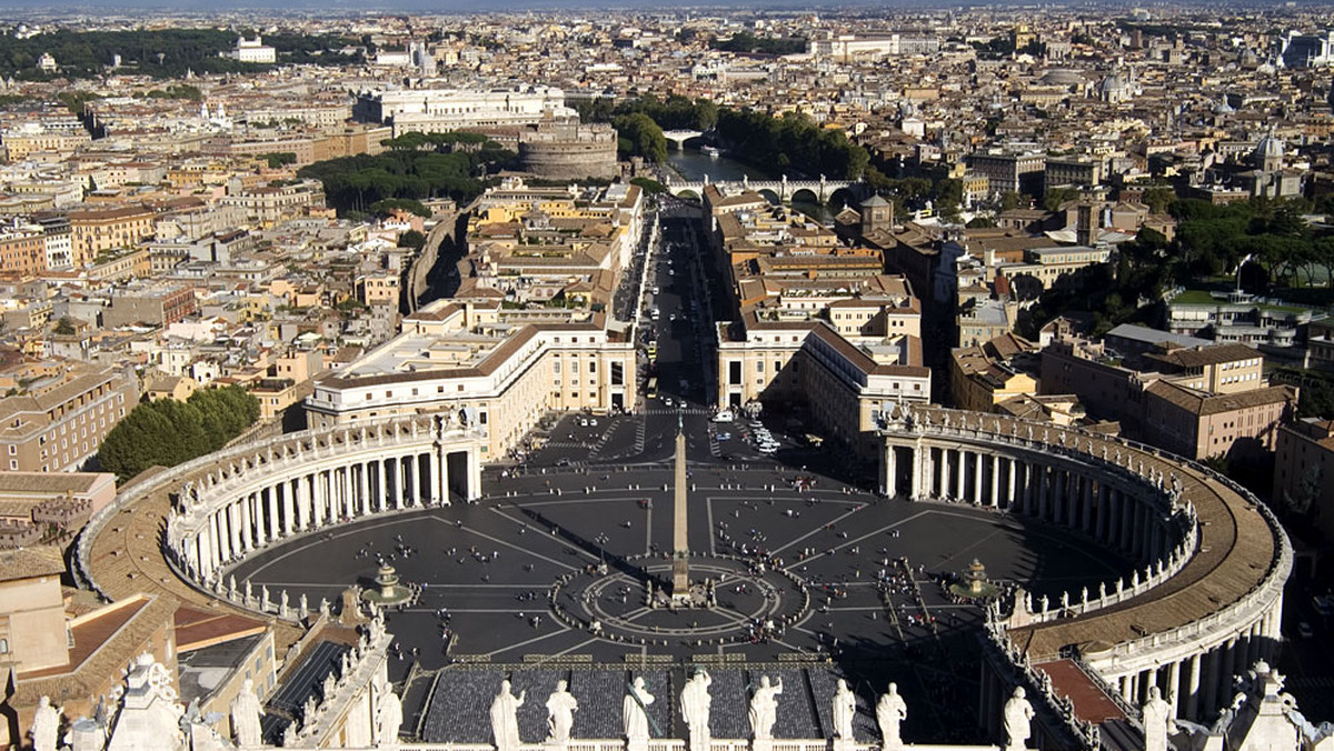 Po raz pierwszy watykańska żandarmeria usunęła bezdomnych z rejonu placu Świętego Piotra - podała Ansa. Powodem tego kroku, o którym poinformowany został papież Franciszek, była troska o godny i przyzwoity wygląd okolic Watykanu - wyjaśniono.