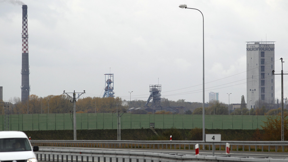 Jastrzębska Spółka Węglowa zawarła w czwartek z Kompanią Węglową umowę kupna Kopalni Węgla Kamiennego Knurów-Szczygłowice za 1,49 mld zł - poinformowała JSW w komunikacie.