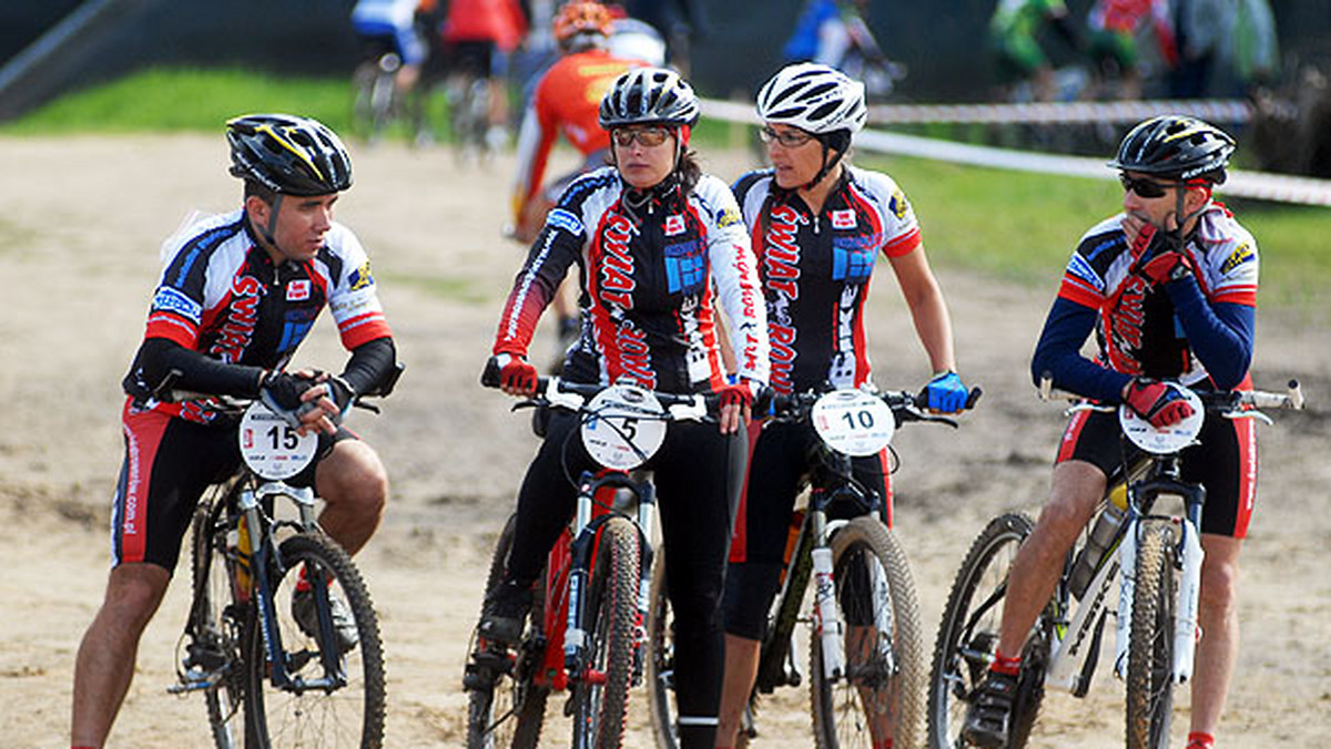 Pomiechówek drugi raz z rzędu gościł miłośników jazdy na dwóch kółkach. Na starcie jedenastego etapu, organizowanego przez Grzegorza Wajsa cyklu Poland Bike Marathon, stawiło się ponad 300 osób. Kolorowe Miasteczko Poland Bike, tak jak przed rokiem, znajdowało się na rozległym, "zielonym" terenie nad Wkrą.