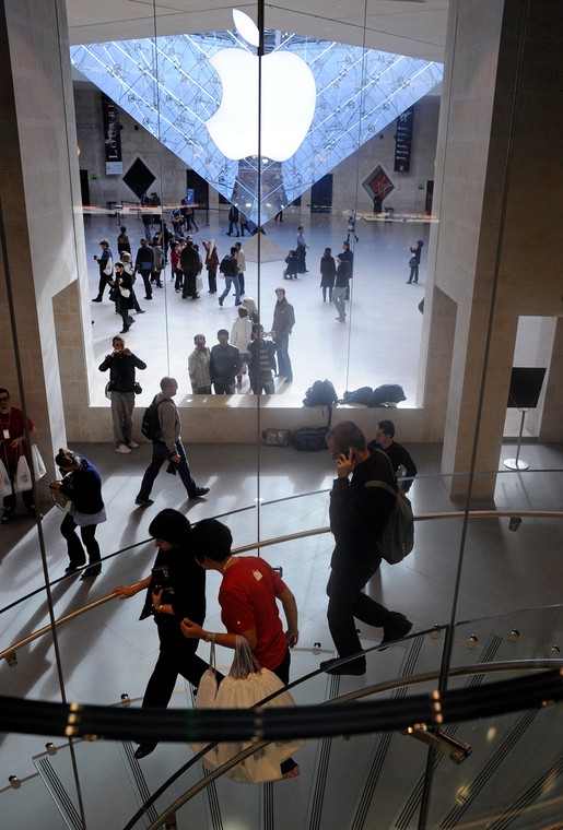 Sklep Apple w Carrousel du Louvre Paris, Paryż