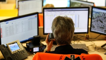 Awaria numerów alarmowych 112 i 999. Z niektórych sieci komórkowych nie zadzwonisz po pomoc