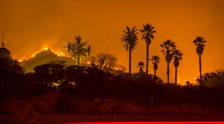 Hihetetlen felvételek készültek a tomboló tűzről /Fotó:AFP