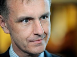 Stratedzy wojskowi przeciw ministrowi