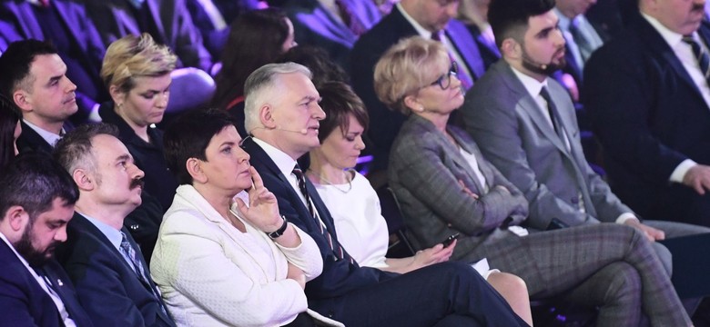 Pierwsza konwencja Porozumienia. "Unia to my". Fotoreporter "Gazety Wyborczej" wyprowadzony przez ochroniarzy