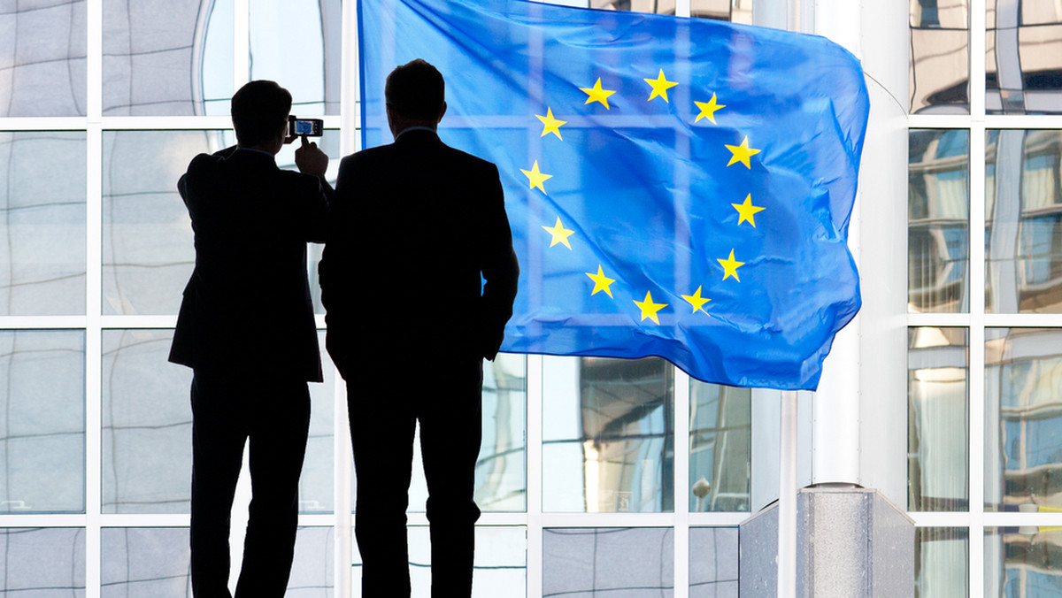 Unijna komisarz ds. polityki regionalnej Corina Cretu zasygnalizowała w środę w Brukseli, że KE nie zdoła przyjąć do końca roku wszystkich polskich programów operacyjnych, dotyczących wydawania unijnych funduszy w latach 2014-2020.